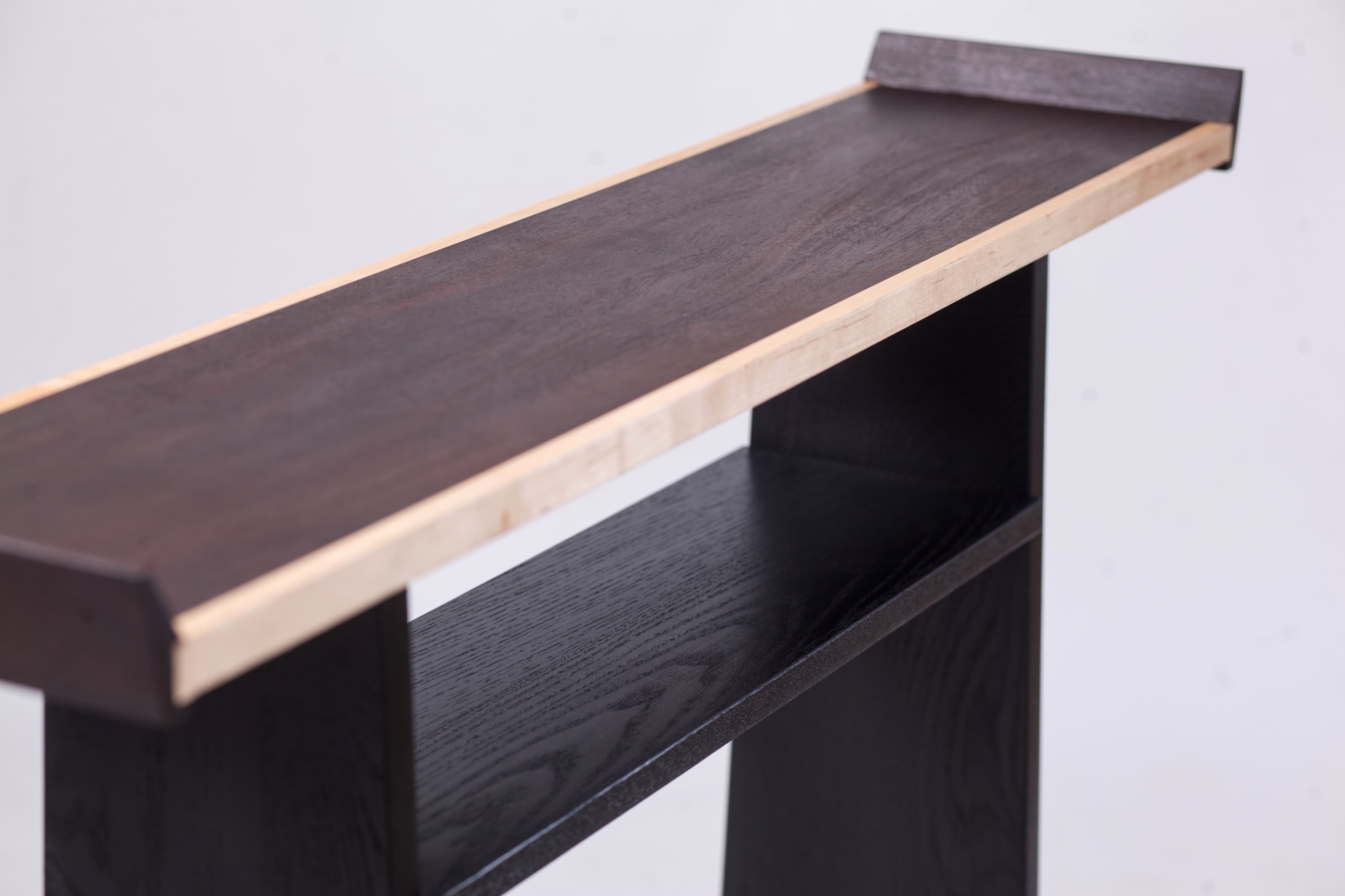 Close view along Product 01's top and lower horizontal plane.